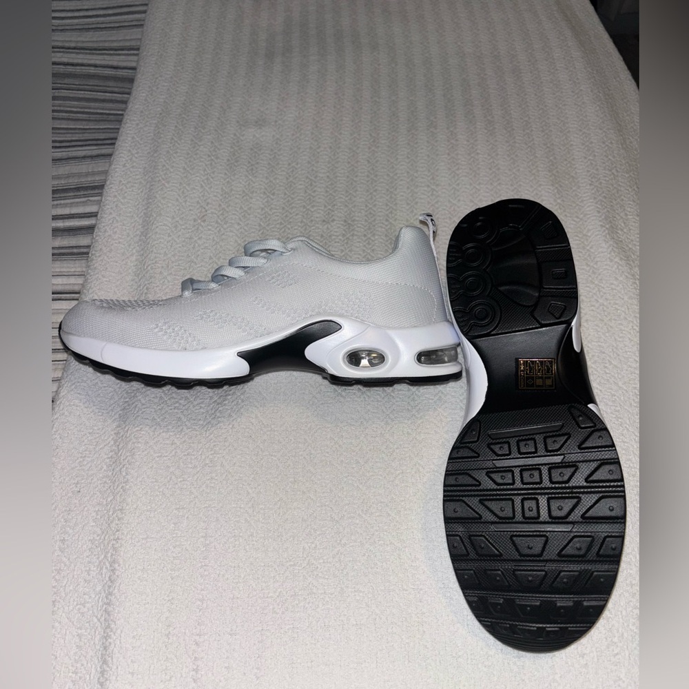 Women's Nice Fashion White and Black Athletic Shoes Women’s US size 8.5